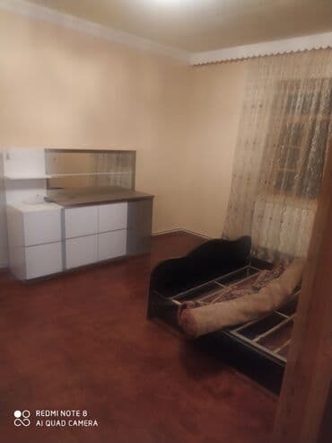 купить квартиру в 4 микрорайоне: Cahan bazarın arxasında həyət evi kirayə verilir. 3otaq. 1salon və — 1