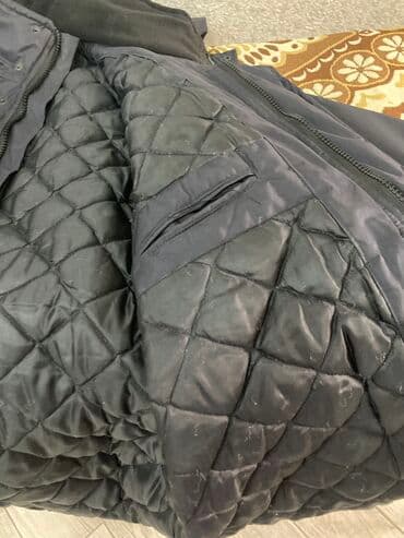 Pencəklər: Kişi üçün kurtka . Tünd göy rəngdədir. Qalındır. İçi sırıqlı. ölçüsü — 3