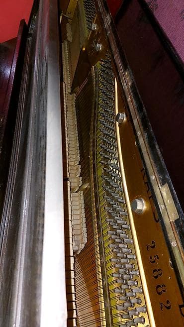 piano az: Upright pianino – klassik dizaynlı, qara rəngdə korpus. - 88 klavişli — 6