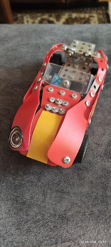 küpə: Hot Wheels yigilmis konstruktor masin modeli. - Metal konstruktordan — 10