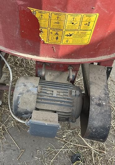 servis avadanliqlari: ÖZADAY elektrikli yem və ot qarışdırıcısı – 1 m³ - Həcm: 1 m³ (korpus — 7