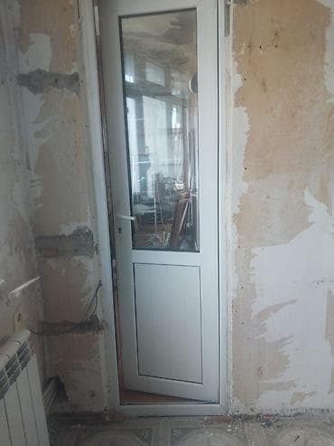 Ev qapilari 4ededdir. Biri 50manatdan. Ag qapini 40manat. Skaf polkali — 5