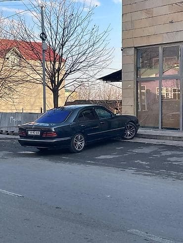 bmw 528 2012: Mercedes-Benz E-Class: 2 l | 2000 il Sedan — 10