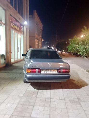 mercedes furgon: Mercedes-Benz 190: 0.2 l | 1991 il Sedan — 4
