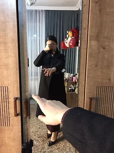 ayaqq: Qadın üst geyimləri seti - Uzun qara palto: Klassik düz kəsim, dizdən — 1