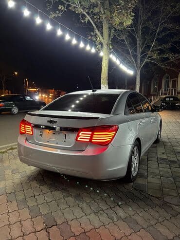 vanus nədir: Chevrolet Cruze: 1.4 l | 2014 il 286000 km Sedan — 3
