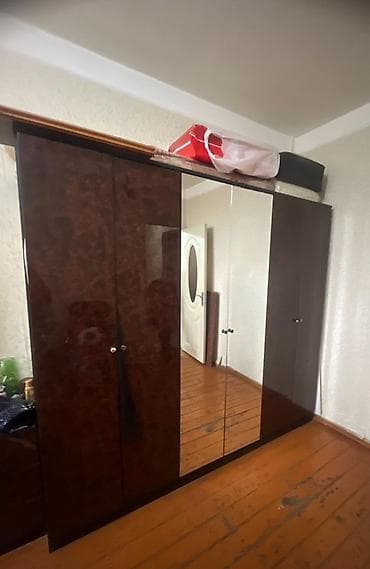 Ev və bağ: Yataq otağı mebel dəsti Tərkibi: - Dördkapılı, aynalı qarderob — 1