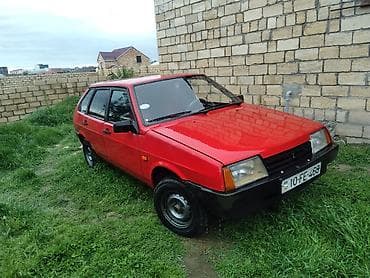 avtomobil kreditle: Qırmızı rəngdə 5 qapılı hetçbek. Model: Lada Samara (VAZ-2109) tipli — 5