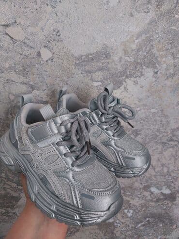 детские кожаные кроссовки: Uşaq idman ayaqqabısı – gümüşü rəng - Parlaq effektli tekstil və süni — 5