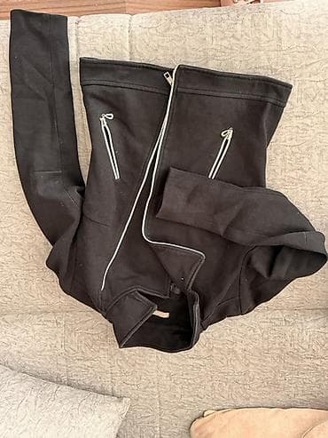 qar geyimi: Qara rəngli kapüşonsuz idman üstü/jaket

- xs-s-m razmere olar — 1