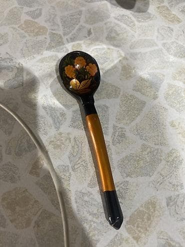 Qaşıqlar: Əl naxışlı dekorativ qaşıq

- Material: taxta — 1