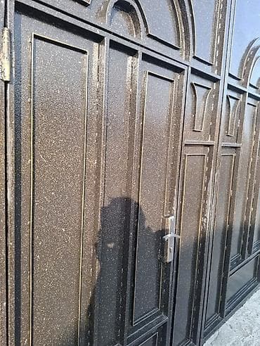 Дворовые ворота: Dəmir darvaza komplekti Təcili satılır!! Dəmiri təmiz 3 lükdü real — 2