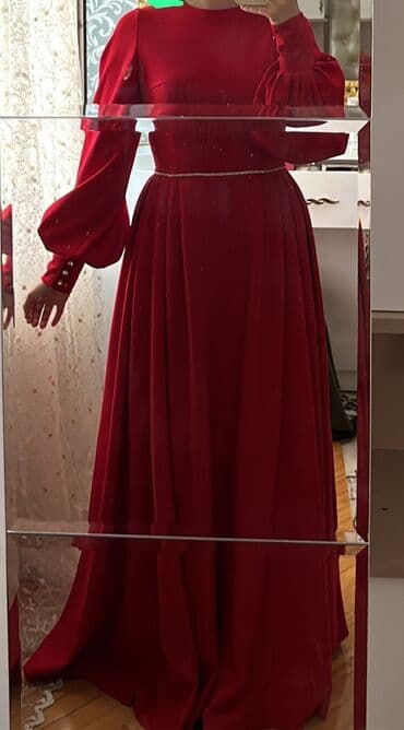 dəvə şubası: Qırmızı nişan donu - Rəng: dərin qırmızı (bordoya yaxın) - Model — 1