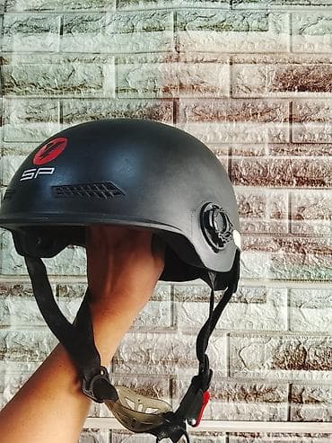 Moto geyim: Salam kask satılır 15manata baglanacagida var şüşeside var idyal — 1
