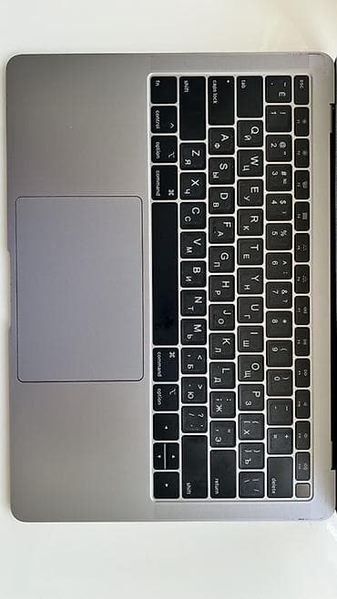 korpuslar: Apple MacBook Air (Space Gray) – 13" seriyası Xüsusiyyətlər: - 13.3" — 7