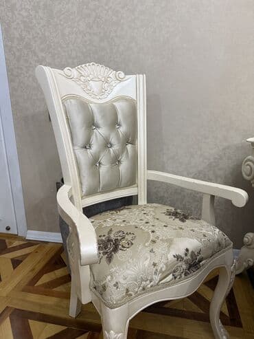 italyan divar kağızları: Qonaq otağı üçün, İşlənmiş, Açılmayan, Dördbucaq masa, 8 stul — 2