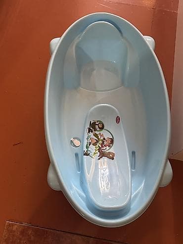 su daş: Uşaq vannası – mavi rəngdə, plastik materialdan. - Daxili anatomiya — 2
