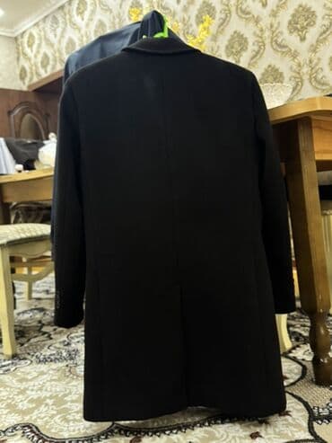 Верхняя одежда: Kişi palto İkinci Əl 110 azna alınıb, çəkim artığı üçün dar qalır ona — 2