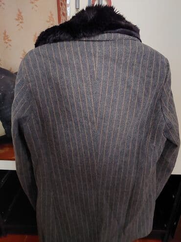 Pencəklər: FENGYUN brendinə məxsus qara xəz yaxalıqlı, boz rəngli palto — 2