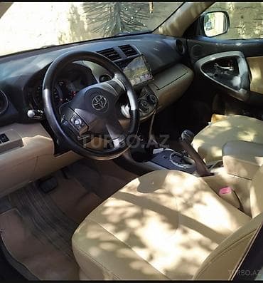 Toyota salonu – bej dəri oturacaqlı, avtomat ötürücülü -