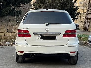 maşınlar satisi: Mercedes-Benz B180, ağ rəng, kompakt MPV/geniş hatchback.Barter — 2