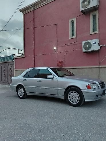 Mercedes-Benz C-Class: 2.2 l | 1998 il Sedan