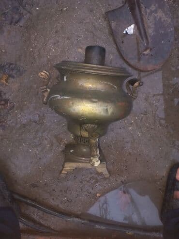 Rus istehsalı köhnə tip samovar – kömür/odunla işləyən