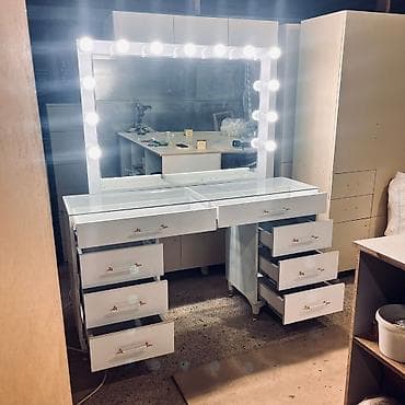 sarı led: Hollivud üslubunda makiyaj masası və güzgü komplekti - Böyük ölçülü — 1