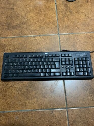 HP markalı bu klaviatura rəqəmsal klaviatura və funksiya düymələri ilə