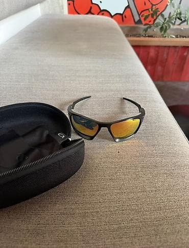 Oakley Idman eynekleri - Marka üslubu: idman/performans tipli, qalın