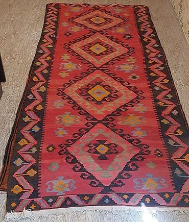 rəngli karandaş: Yun gəbə və kilim. Təqribi 40-50 illikdi. Rəngi solmur, sökülmə — 3