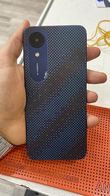 lumia 1520 al: Smartfon – Qara Reng,64 gb, teksturalı arxa qapaq, “AI Camera” yazılı — 2