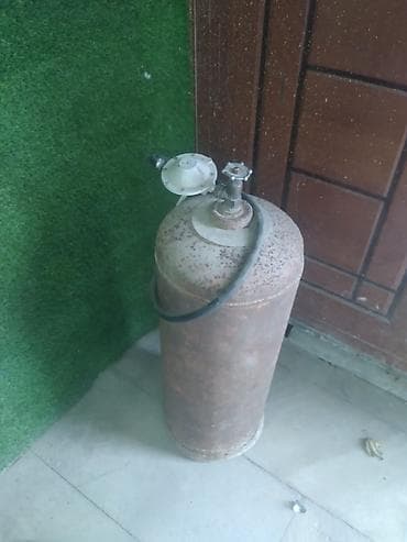 qaz yumurtasi: Qaz balonu satılır. Metal gövdəli silindr formalı balondur. Üst — 1
