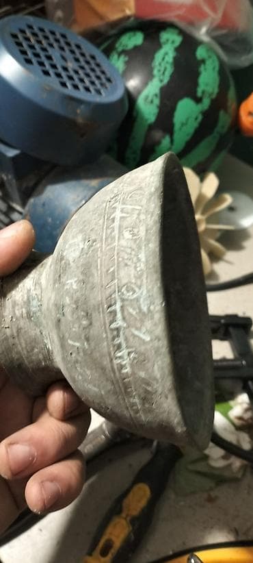 tar qabı: Təsvir: - Material: tökmə metal (ehtimalən tunc/latun ərintisi), təbii — 2
