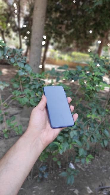 xiaomi bluetooth: Xiaomi Mi 9, цвет - Голубой, 
 Беспроводная зарядка — 2