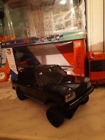 dinozavr oyuncaq: Salam 1 18 pultlu 07 qutu pult usdunde isleyir sadece qabag tekerler — 2