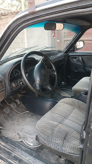 raf 4: QAZ 3110 Volga: 2.4 l | 2001 il 363998 km Sedan — 5