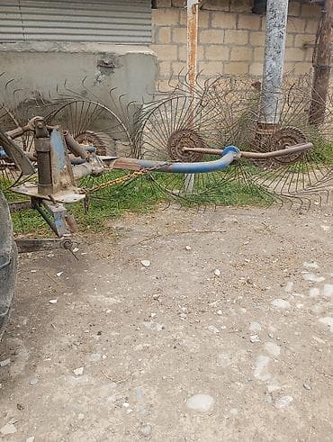 dirsek: Ot yığımı üçün traktor qoşqusu – barabanlı/çərçivəli tırmık (5 — 4