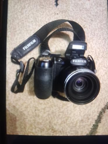 disk r20: Fujifilm FinePix S seriyalı bridge fotoaparat - 14 MP sensor (korpus — 3