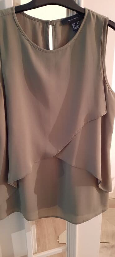 pulsuz geyimler: Hamsı brend mallardı.Baha alınıb.hərəsi 1-2dəfə geyinilib — 14