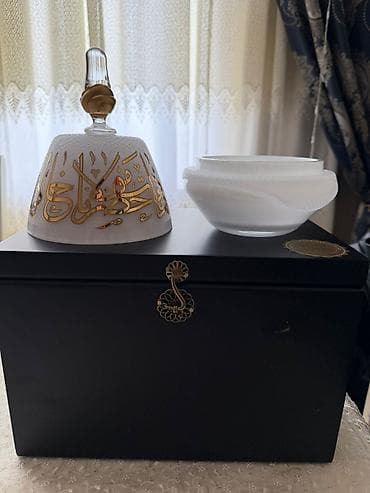 bi led lupa: Məhdud sayda istehsal olunan dekorativ şüşə qab dəsti - Material — 2