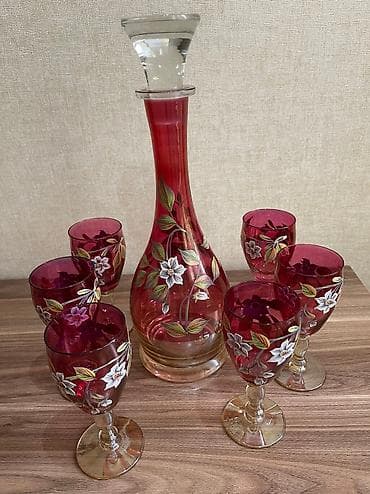 Графин для вина и 6 бокалов с лепкой, производства Чехословакии