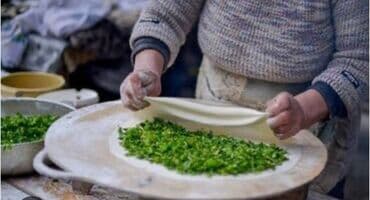 Yaxşi lavaş və qutab bişirən namizəd lazım. İş qrafiki səhər saat 7