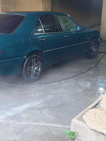 teker 235 45 17: Mercedes-Benz C 280: 2.8 l | Sedan — 7