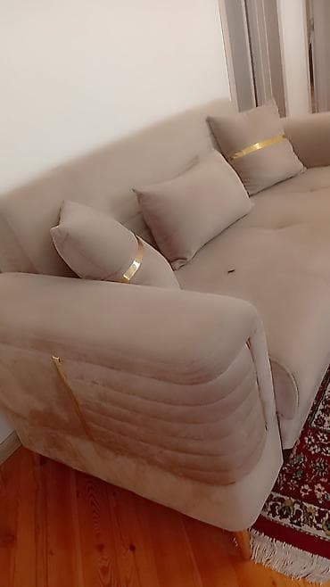 2 mertebe evler: Bej rəngli yumşaq divan - Dizayn: müasir minimal üslub, yan — 2