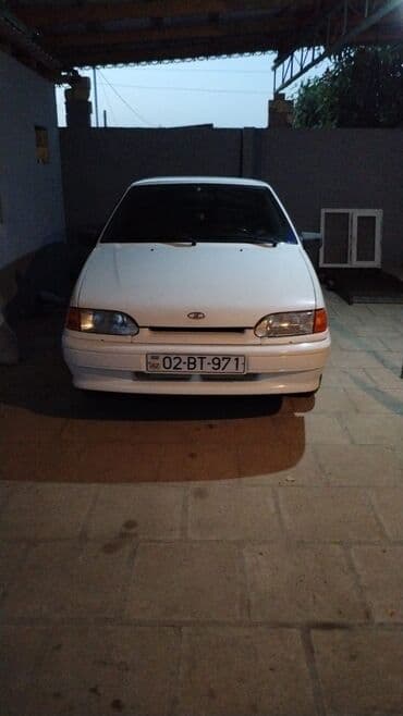s yan guzgulər: Lada 2115 avtomobili, dörd qapılı sedan kuzov tipinə malikdir. Ağ — 12