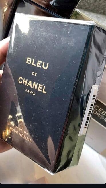 kişi ətiri narkotik: Lüks kişi ətirləri seçimi - Dior Sauvage (Eau de Toilette): Tünd mavi — 4