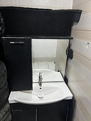 hamam şkafi: Hamam üçün lavabo dəsti - Material: ağ keramika lavabo, qara rəngli — 4