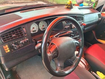 реставрация салона авто: Avtomobilin iç görünüşü. Avtomobilin salonunda qırmızı və qara — 6