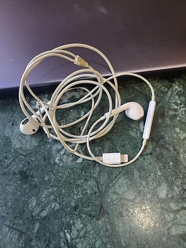 Orjinal iphone nausnik. sesi çox temiz olur.bilenler bilir